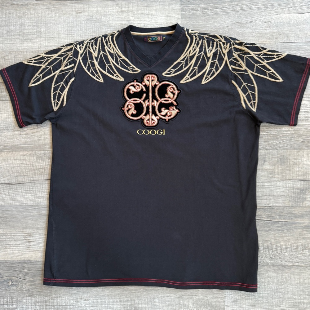 VINTAGE COOGI Black and Gold Short Sleeve Tee w Embroidered Design (size XXXL)